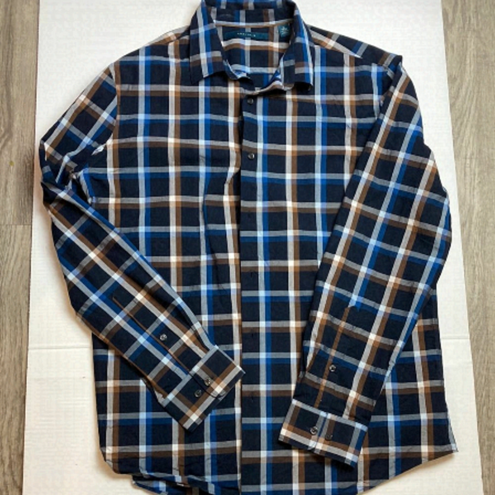 PERRY Ellis 100% cotton button down shirt